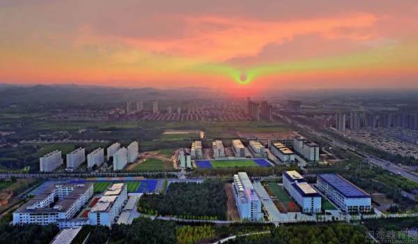 章丘双语学校国际部 ：章丘双语学校国际部开学！这所学校怎么样