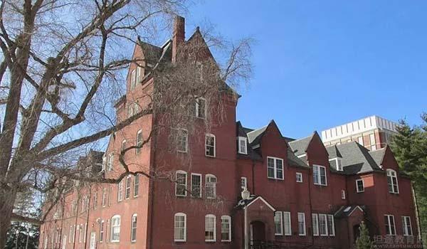 17岁男生暑假挥霍30万留学费 留学居然这么贵