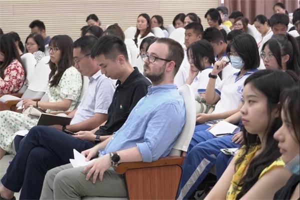 长沙雅礼中学国际部举行2021级学生家长大会
