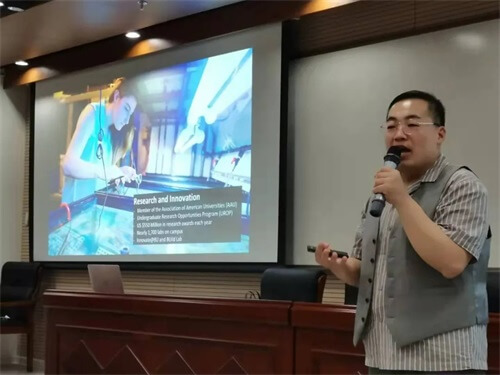 美国TOP42波士顿大学招生官来访宁波效实中学国际中心