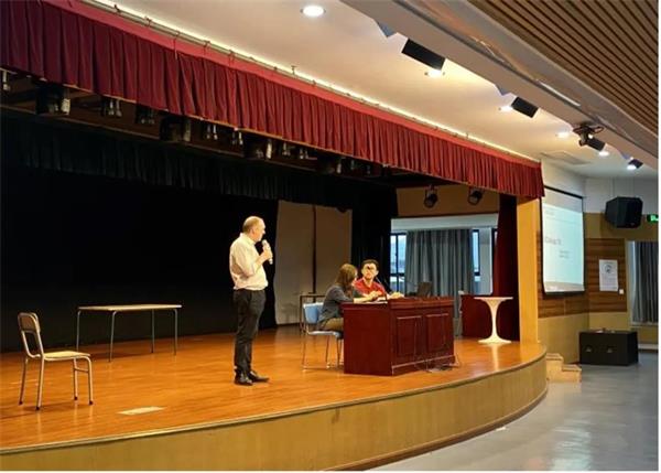 芝加哥大学校友来访杭州外国语学校剑桥高中