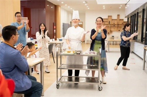 做月饼、放河灯、猜灯谜……看成都巴德美际的同学们花式庆中秋多热闹
