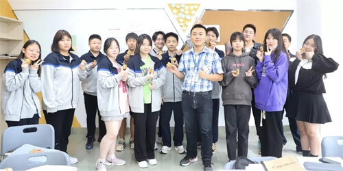 天津六力国际高中开展“做月饼 · 寄相思 · 缅先烈”活动