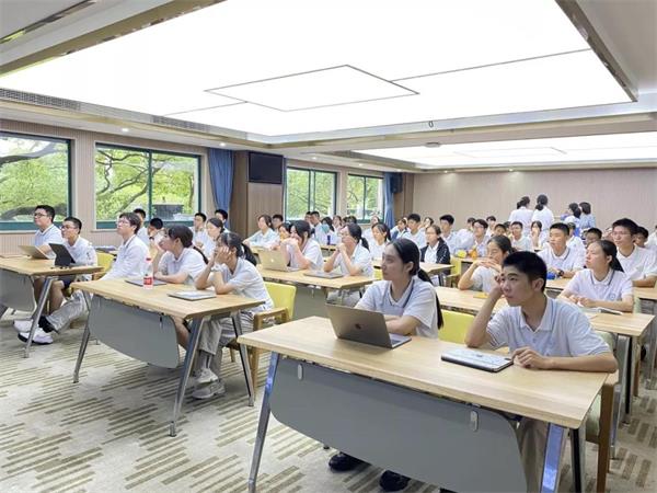 波士顿大学招生官来访杭州第十四中学国际部