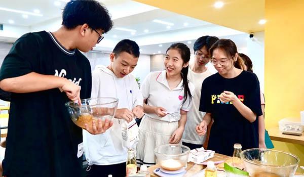 法拉古特东莞校区 ：这个中秋，我们相聚东莞法拉古特学校
