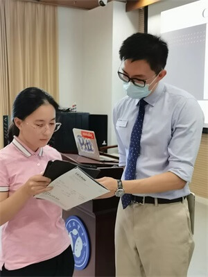 美国康涅狄格大学招生官来访宁波效实中学国际中心