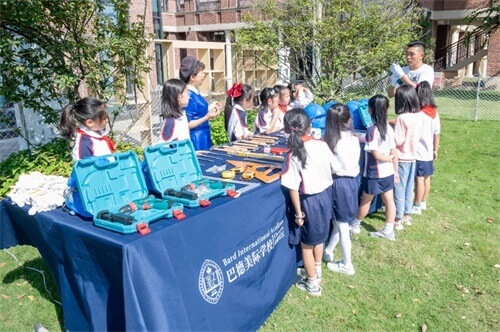 成都巴德美际学校木工课：奠基开工，带孩子们建一座房子
