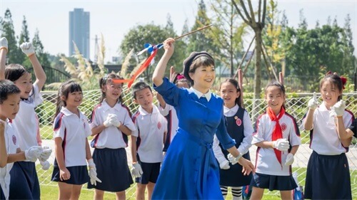 成都巴德美际学校木工课：奠基开工，带孩子们建一座房子