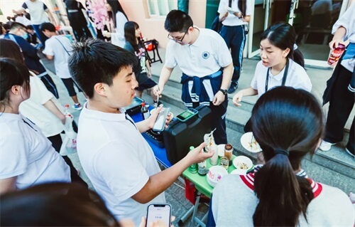 体验丰富活动，展现青春风采——记2021学年上海位育中学国际部CAS游园会