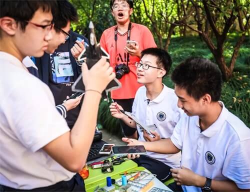 体验丰富活动，展现青春风采——记2021学年上海位育中学国际部CAS游园会