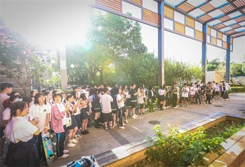 体验丰富活动，展现青春风采——记2021学年上海位育中学国际部CAS游园会