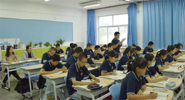 威海实验外国语学校【教研视导】专家把脉课堂，助力教师成长