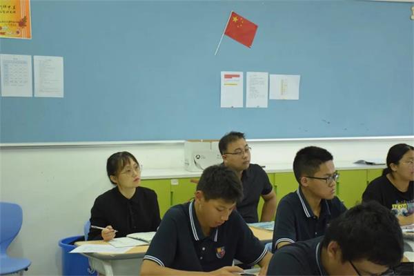 威海实验外国语学校【教研视导】专家把脉课堂，助力教师成长