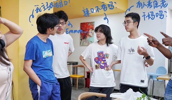 法拉古特东莞校区 ：烹饪课，东莞法拉古特学校学生掌厨