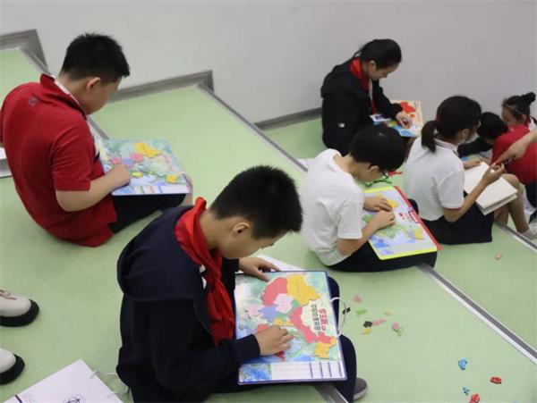 上海托马斯实验学校举办“爱我中华 为国点赞”系列活动