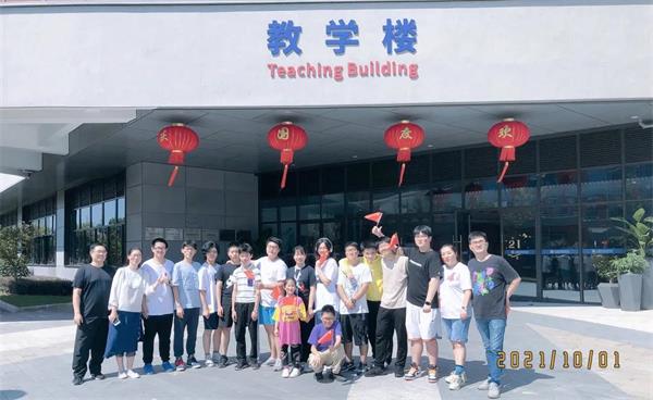 上海托马斯实验学校举办“爱我中华 为国点赞”系列活动