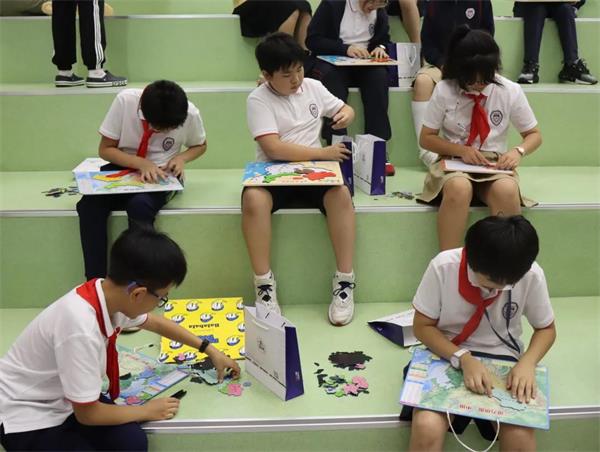 上海托马斯实验学校举办“爱我中华 为国点赞”系列活动