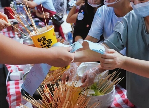 深圳国际交流学院美食节来啦！在校园吃到扶墙走是什么感受？