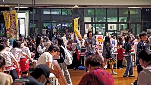 深圳国际交流学院美食节来啦！在校园吃到扶墙走是什么感受？