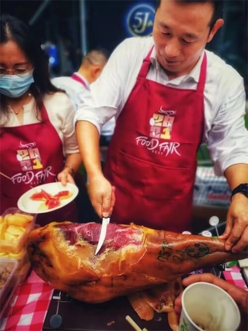 深圳国际交流学院美食节来啦！在校园吃到扶墙走是什么感受？
