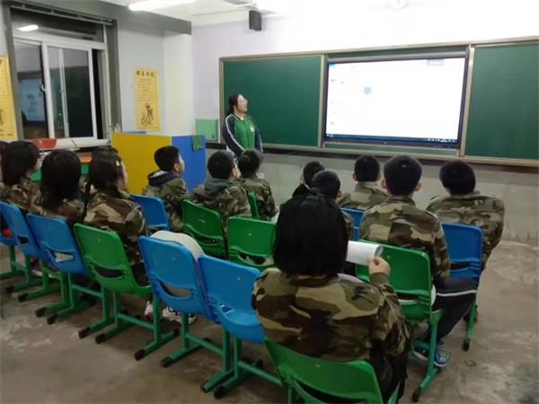 铁岭枫树岭国际学校小学部开展“看新闻 知天下”主题班会