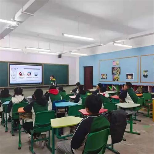 铁岭枫树岭国际学校小学部开展“看新闻 知天下”主题班会