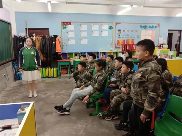 铁岭枫树岭国际学校小学部开展“看新闻 知天下”主题班会
