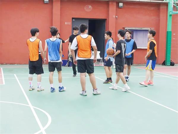 上海光华学院美高校区全校3对3篮球赛正式开赛！