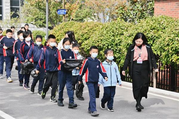 青岛威德明特双语学校创建文明典范城主题活动