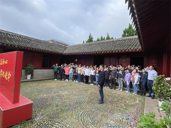 宁波赫威斯肯特学校主题党日活动 | 牢记初心使命，传承红色基因