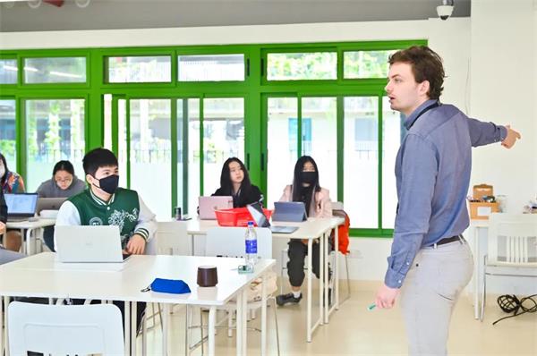 深圳国际交流学院继续领跑！2021剑桥卓越学子奖项揭晓