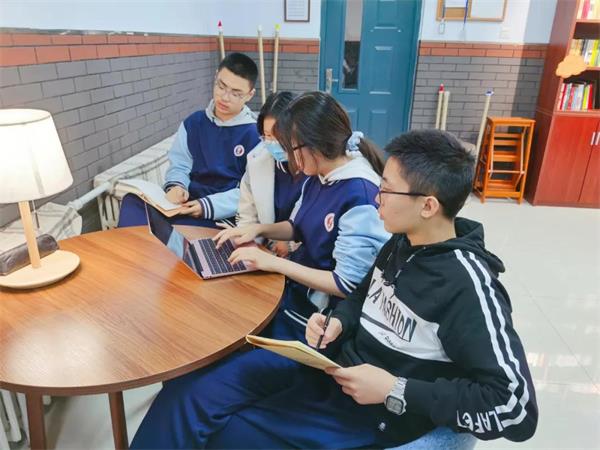 生涯逐梦 职赢未来——呼市二中国际部PBL职业调研之金融证券篇