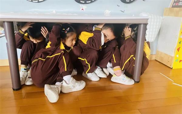 东莞市翰林实验学校国际部幼儿园反恐防暴应急演练活动