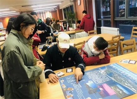 “我是招生官”——西安铁一中国际班模拟大学招生展