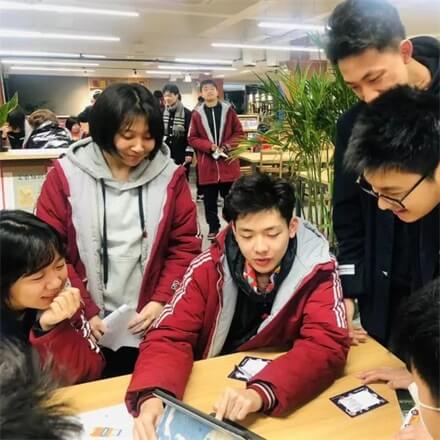 “我是招生官”——西安铁一中国际班模拟大学招生展