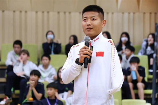 奥运冠军进包玉刚实验学校 | 少年强，则国强