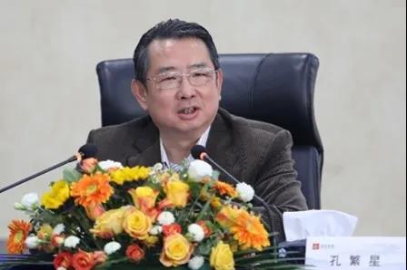 远东宏信孔繁星总裁一行莅临宏文学校青岛校区调研