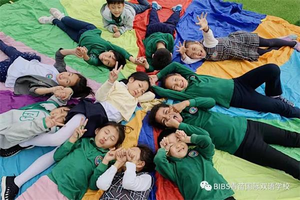 为寻找“世界上最好的教育”，青苗国际双语学校带娃走遍世界