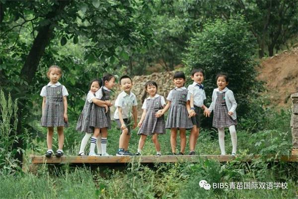为寻找“世界上最好的教育”，青苗国际双语学校带娃走遍世界