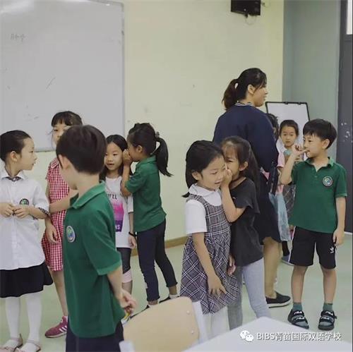 为寻找“世界上最好的教育”，青苗国际双语学校带娃走遍世界