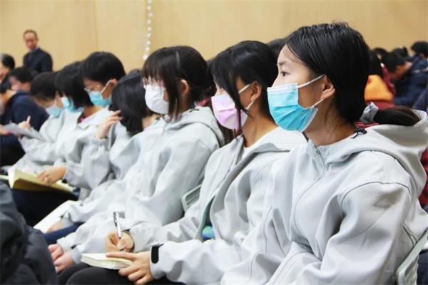 以“两大法律&六大体系”呵护少年的你——北京力迈中美国际学校12月份法治教育讲座