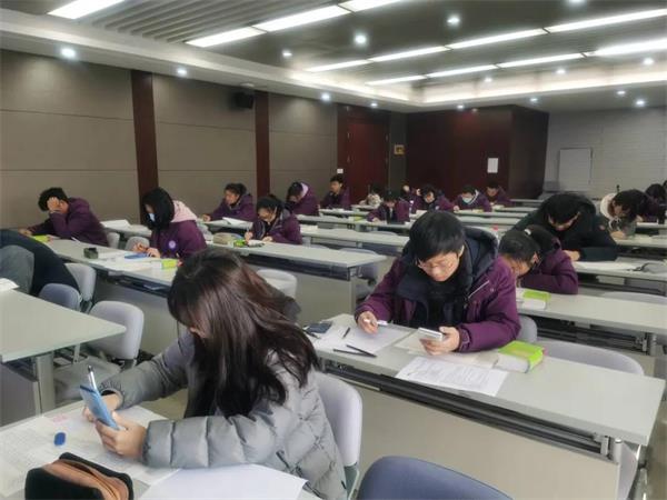 南京雨花台中学国际高中学子加拿大初级化学奥赛成绩再度刷新！