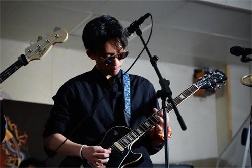 这是一篇有声音的文章，请听北京王府学校这四位早申学子的音乐故事……