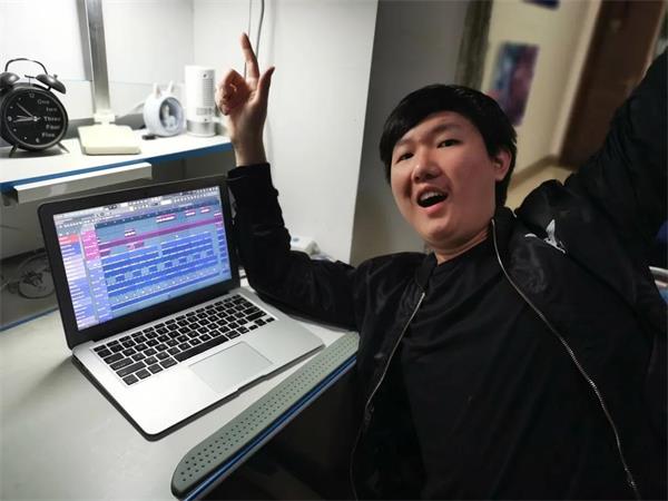 这是一篇有声音的文章，请听北京王府学校这四位早申学子的音乐故事……