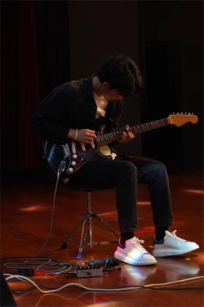 这是一篇有声音的文章，请听北京王府学校这四位早申学子的音乐故事……