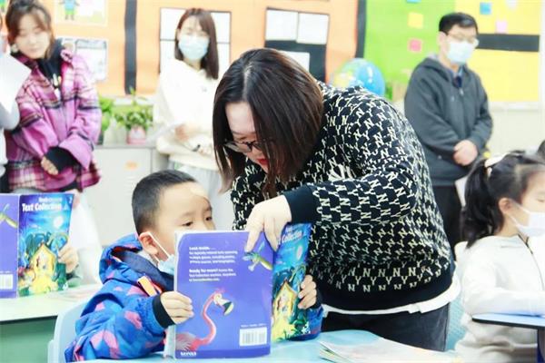 北京力迈中美国际学校国际课程小学部学生早读比赛
