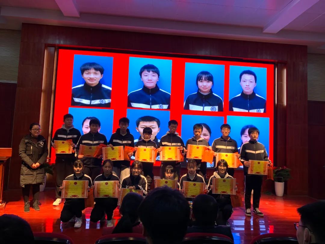 “百舸争流 奋楫者先” ——合肥世界外国语学校初中部召开期中表彰大会