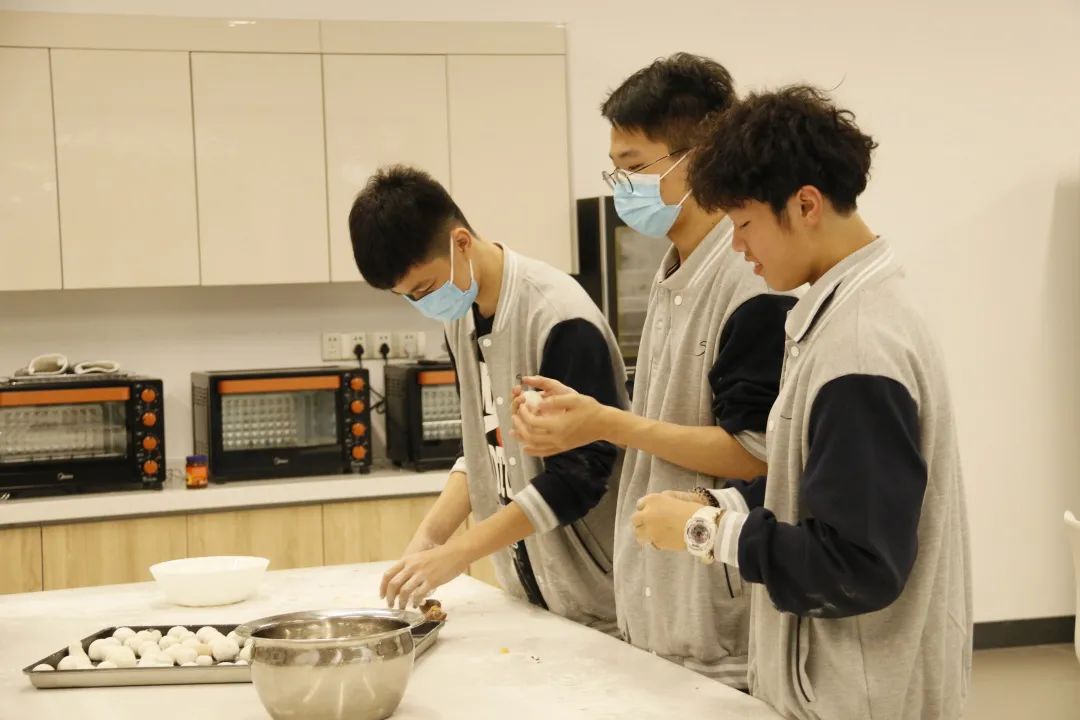 庆祝元宵丨弘扬优秀传统文化，辰美学子包汤圆秀创意 - 辰美国际艺术