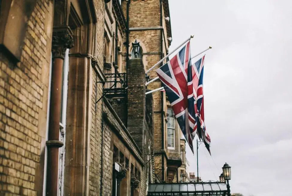 《2021英国毕业生就业市场报告》出炉!快看哪些学校毕业最好找工作 - 东外国际