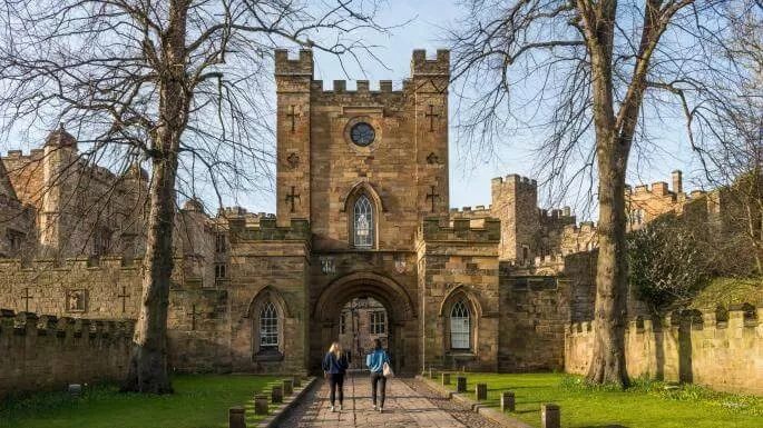 杜伦大学.jpg (留学咨询)英国TOP20大学学费排名! - 东外国际